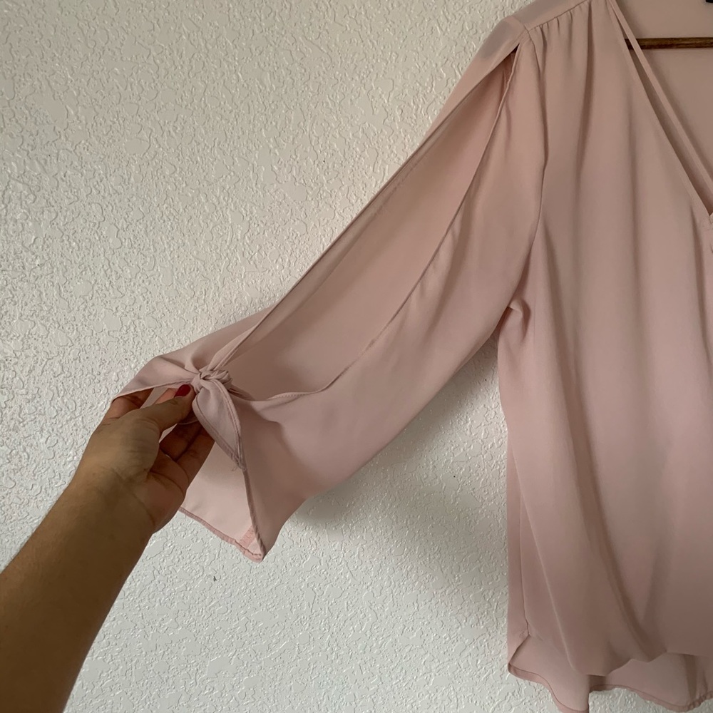 BOLD ELEMENTS pale pink slit sleeve v-neck size L - Picture 10 of 14